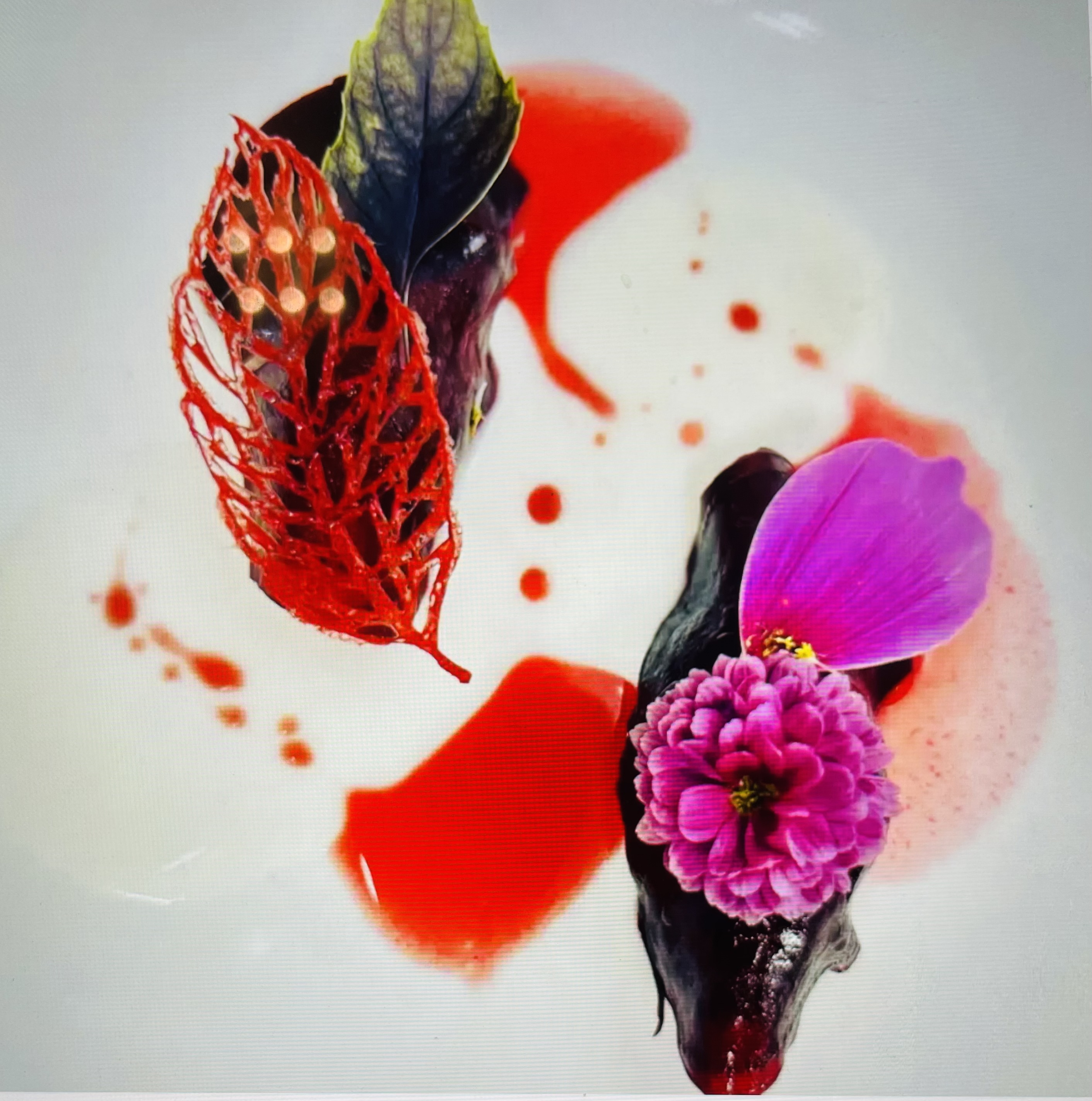 Original Raspberry Melody Dish by René Mathieu